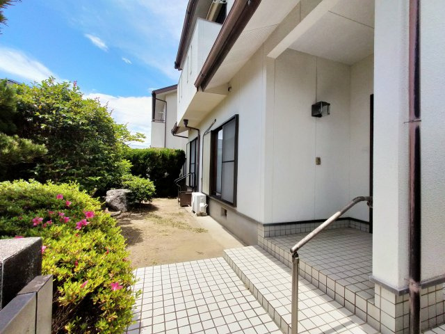 若竹台戸建ての玄関