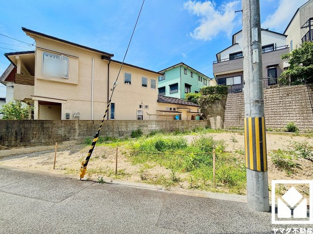 西宮市甲陽園本庄町の外観|六甲山のふもとに広がる穏やかな住宅地です。四季折々の自然を身近に感じながら、落ち着いた雰囲気の中でゆとりある毎日をお過ごしいただけます。