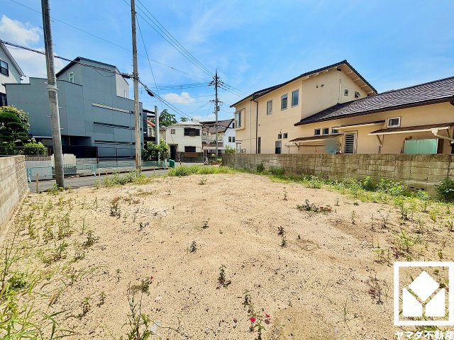 西宮市甲陽園本庄町の外観|阪急甲陽線「甲陽園」駅まで徒歩7分の立地。夙川駅行きの列車が発車する始発駅のため座席に座りやすく、快適な移動が可能です。毎日の通勤・通学だけでなく、休日のお出かけまで利便性に優れています。