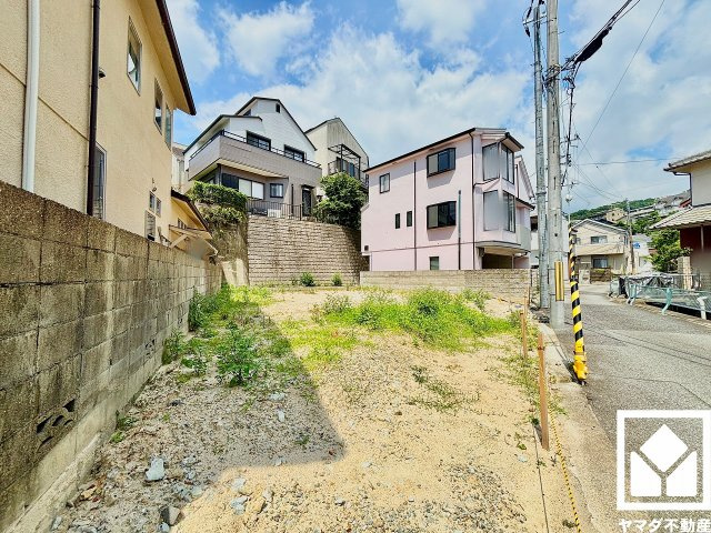 西宮市甲陽園本庄町の周辺|神戸市から西宮市を南北に結ぶ県道82号線まで一般道で約1.2km。兵庫県内を東西に走る国道2号線も約2.9kmと近く、西宮市街地や神戸・大阪方面へのアクセスもスムーズ。快適なカーライフが叶います。