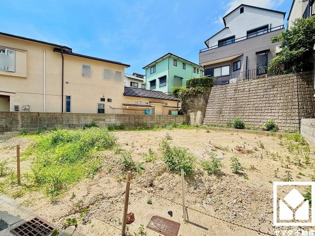 西宮市甲陽園本庄町の外観|現況更地のため、余分な解体費用を抑えられ、スムーズに建築に入れます。