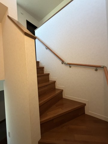 中古住宅　堀津町前谷の内装|階段