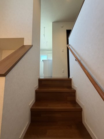 中古住宅　堀津町前谷の内装|階段