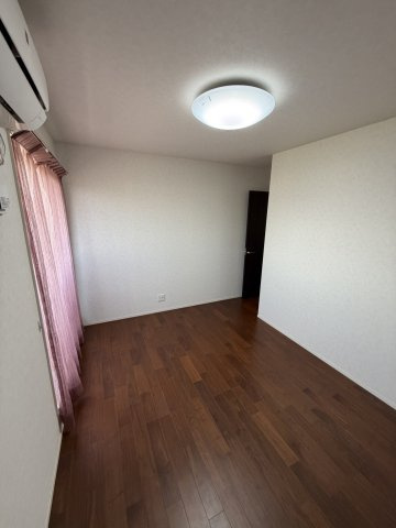 中古住宅　堀津町前谷の洋室|2階
