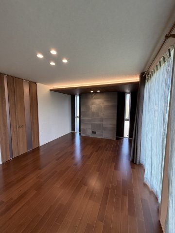 中古住宅　堀津町前谷の居間・リビング