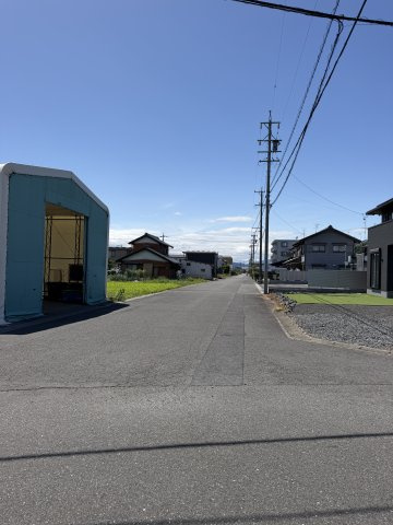 中古住宅　堀津町前谷の前面道路含む現地写真
