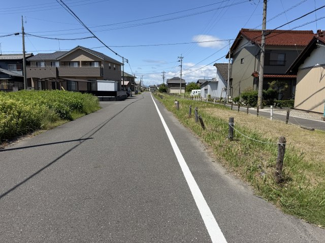 中古住宅　堀津町前谷の前面道路含む現地写真