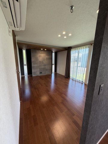 中古住宅　堀津町前谷の居間・リビング