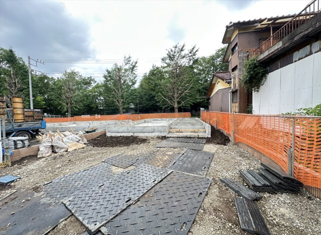 【外観】 | 清瀬市下宿3丁目　新築一戸建住宅　全3棟　(丸井志木店) | 販売現地／2026年7月6日撮影　
小学校まで徒歩10分。通学時間が短い分、交通事故や防犯上のリスクにさらされる時間も短くなる傾向があり、お子様の通学も安心便利。