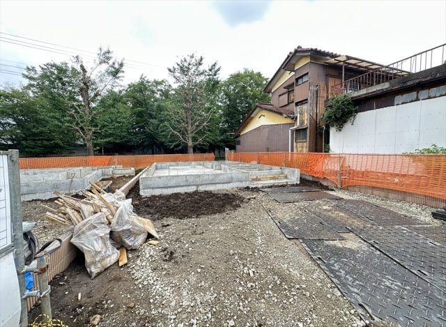 【外観】 | 清瀬市下宿3丁目　新築一戸建住宅　全3棟　(丸井志木店) | 販売現地／2026年7月6日撮影　
中学校まで徒歩18分。適度な距離の通学は、毎日の運動習慣や規則正しい生活リズムづくりにもつながります。友達との会話を楽しみながら通学できるのも魅力のひとつです。