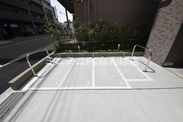 ファーストフィオーレ新町ファジスタの駐車場