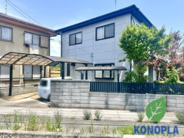 【中古戸建】行田市長野5丁目の外観|■外観｜愛車を雨や雹、鳥の糞などから守ることができる嬉しいカーポート付き♪