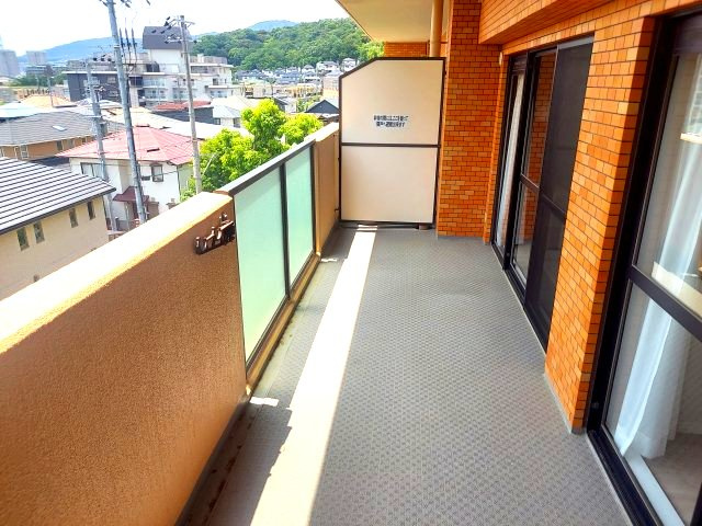 ライオンズマンション宝塚売布A棟のバルコニー|南側バルコニー