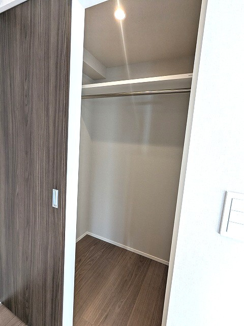 Opus Residence上野元浅草の設備|洋室のウォークインクローゼット