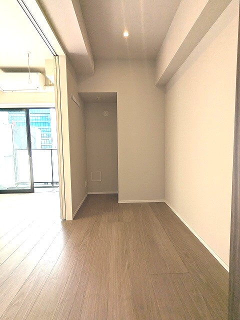 Opus Residence上野元浅草の設備|ダウンライト・コートフック付の洋室