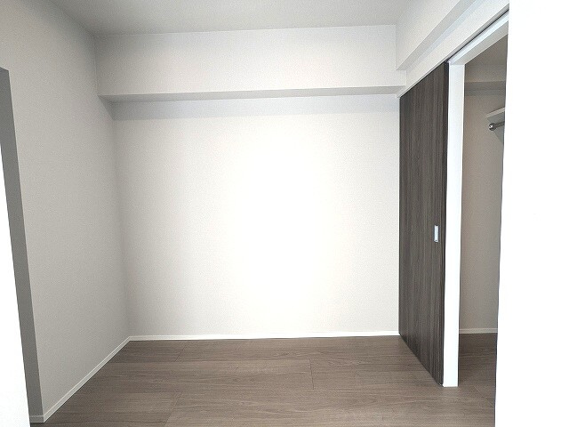 Opus Residence上野元浅草のその他共用部分|5.2帖洋室、エアコン照明付き