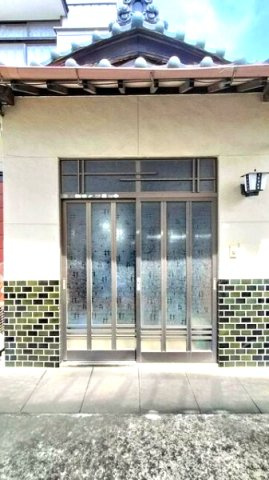 鴻巣市前砂　中古戸建の玄関