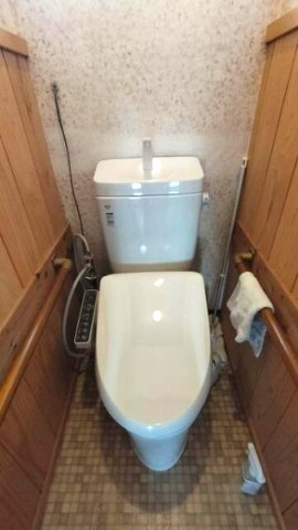 鴻巣市前砂　中古戸建のトイレ