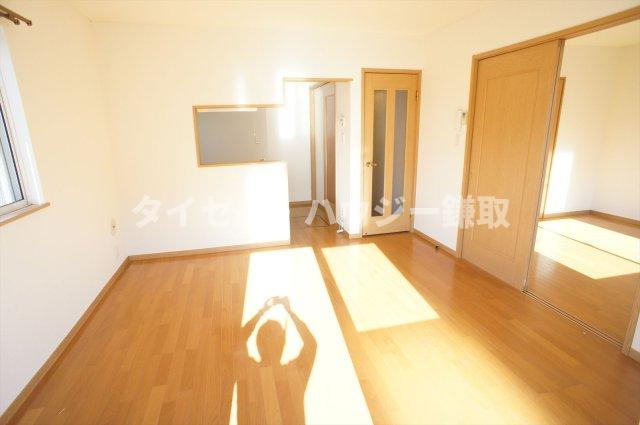 文京弐番館の居間・リビング|同タイプのお部屋です。現況が優先となります。