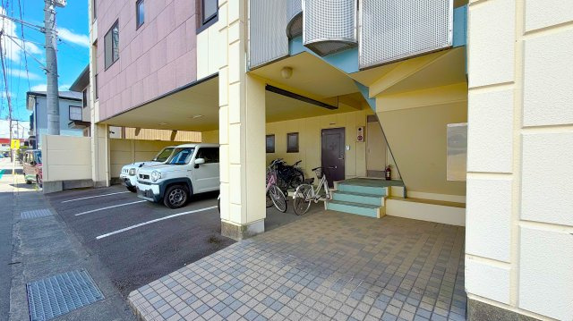 ファランドールエバラのエントランス
