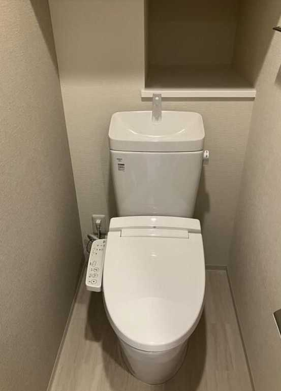 プレディアコート三軒茶屋　ペット相談　礼金０　新築のトイレ