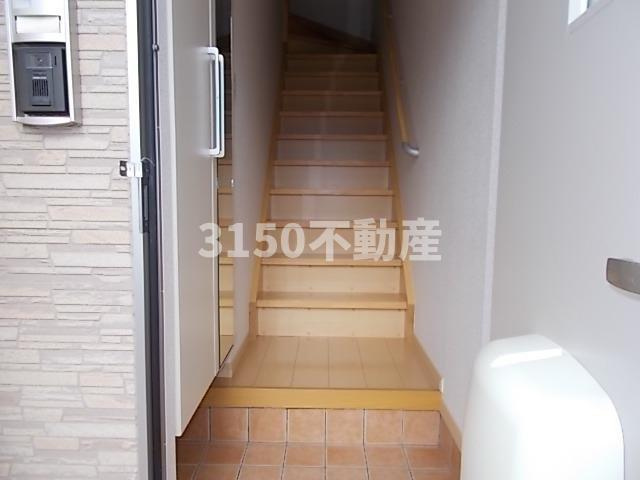 柳の里Ａの玄関|収納もある玄関です