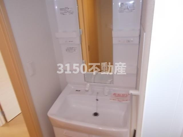 柳の里Ａの洗面所|明るい洗面所です