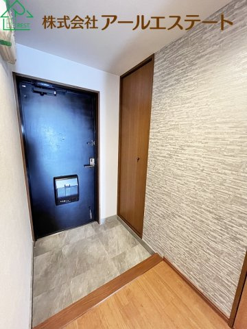 プレステージ姫路西飾磨Ⅱ　　山陽電鉄網干線「西飾磨駅」徒歩3分の玄関