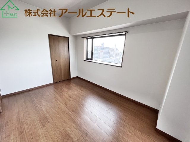 プレステージ姫路西飾磨Ⅱ　　山陽電鉄網干線「西飾磨駅」徒歩3分の洋室