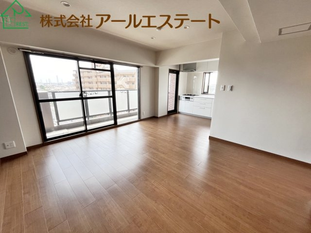 プレステージ姫路西飾磨Ⅱ　　山陽電鉄網干線「西飾磨駅」徒歩3分の居間・リビング