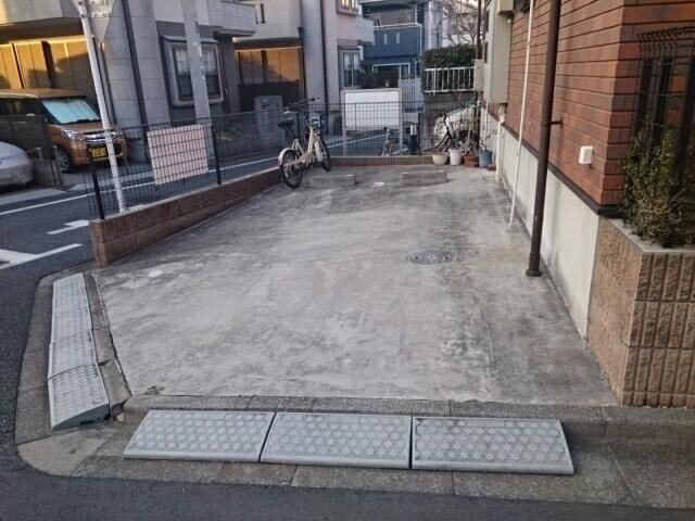 カーサプラシードの駐車場