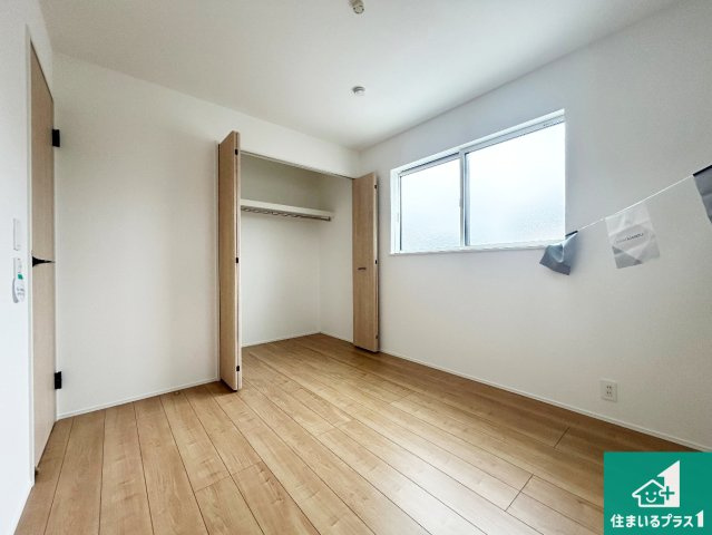 ◆泉佐野市南中安松　第1期　新築一戸建ての洋室|シンプルな洋室は、自分好みのインテリアが楽しめます♪ご家族とインテリアや家具を選びに行くのは入居時の醍醐味の一つです。ぜひお楽しみください♪