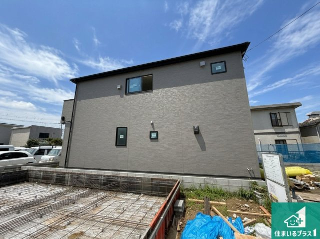 泉佐野市南中安松　第1期　新築一戸建ての前面道路含む現地写真|周辺は落ち着いた街並みの住宅地！子育てがしやすい住環境です！まだ未完成ですが、現地でしかわからない事もございます。是非一度ご覧ください。