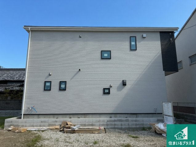 泉佐野市南中安松　第1期　新築一戸建ての外観|周辺は落ち着いた街並みの住宅地！子育てがしやすい住環境です！まだ未完成ですが、現地でしかわからない事もございます。是非一度ご覧ください。