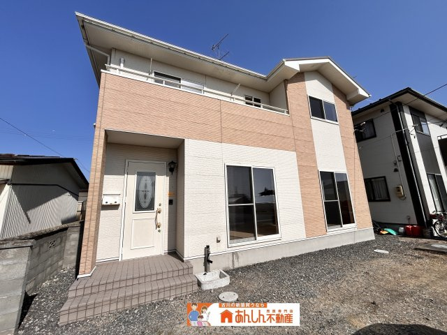 【外観】 | ＼家 賃５～６万払うならコレ／諸経費込で月５ 万 円 台！車ローン相 談 可＆賢く暮らす家 | 月々５万円台で買える、今の家賃並み！！
車のローンはそのままで審査OK！
