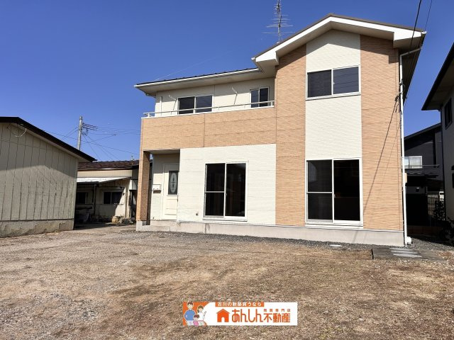 【外観】 | ＼家 賃５～６万払うならコレ／諸経費込で月５ 万 円 台！車ローン相 談 可＆賢く暮らす家 | 静かさと利便性を両立した住環境です