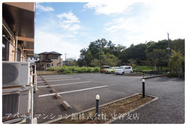 パークヒルズきぬの里の駐車場
