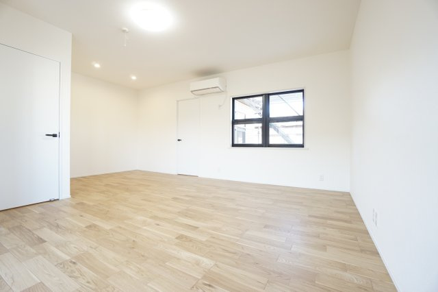 「リノベ」×「ミサワ施工」長久手市丁子田戸建の洋室|落ち着いた色調の洋室です