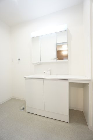 「リノベ」×「ミサワ施工」長久手市丁子田戸建の独立洗面台|独立洗面台あり、毎朝おしゃれに忙しい女性の方におすすめです
