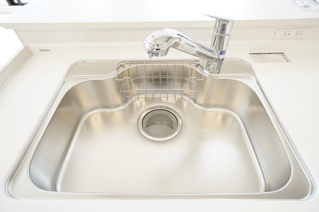 藤和シティコープ長久手の設備|水栓一体型浄水器が付いているので、中にカートリッジを入れることで、ろ過されたお水が使用可能です！カー