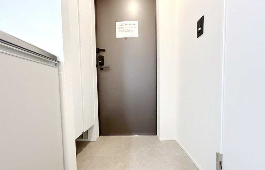 アトリオフラッツ三軒茶屋North　フリーレント　礼金０　築浅の玄関