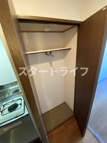 大阪市淀川区東三国４丁目の賃貸マンションの収納