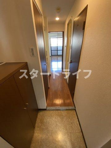 大阪市淀川区東三国４丁目の賃貸マンションの玄関