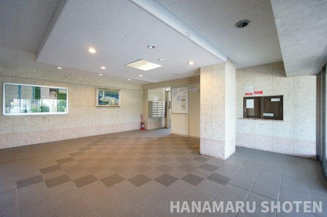 メヌエット81のエントランス|＊当日ご案内可＊ご希望の物件まとめてご案内！弊社が掲載していない物件でもOK♪お気軽にご相談ください ♪お電話でのお問合わせがスムーズ♪