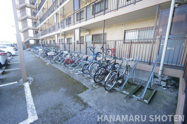 メヌエット81の駐輪場|＊当日ご案内可＊ご希望の物件まとめてご案内！弊社が掲載していない物件でもOK♪お気軽にご相談ください ♪お電話でのお問合わせがスムーズ♪
