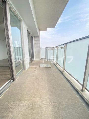 大阪市淀川区木川西１丁目の賃貸マンションのバルコニー