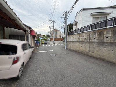 【前面道路含む現地写真】 | 横浜市旭区今宿南町　2Fリビング　3SLDK
