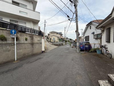 【前面道路含む現地写真】 | 横浜市旭区今宿南町　2Fリビング　3SLDK