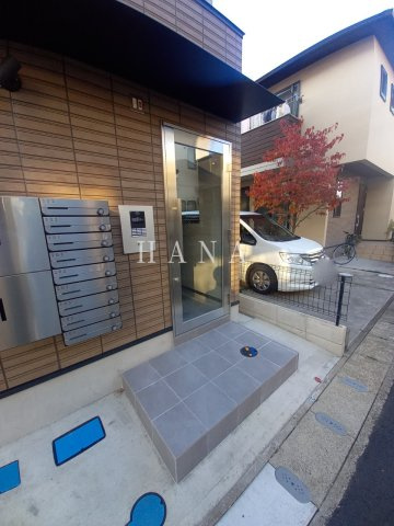 R氷川のエントランス