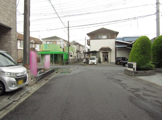 越谷市宮本町2丁目 新築分譲住宅 全2棟 1号棟の前面道路含む現地写真
